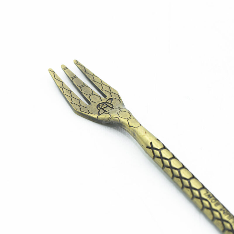 Tenedor-punzón Helium Fork accesorio cachimba con diseño serpiente en dorado